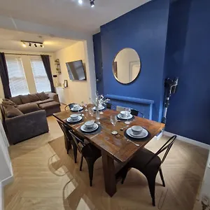 4br House Popular Ravenhill Road Holiday home